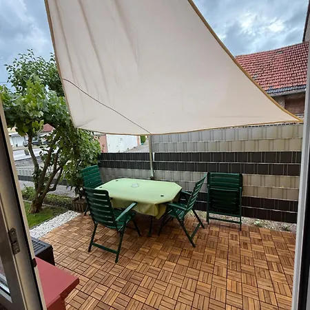 Kleine Vulkanhaus بيت للعطل *