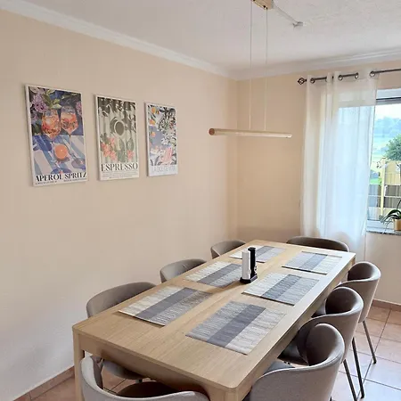 Kleine Vulkanhaus بيت للعطل داون