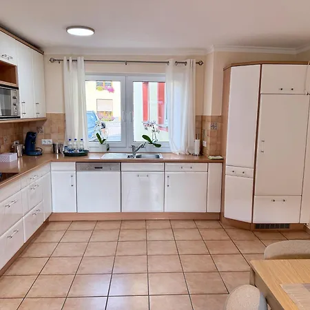 Kleine Vulkanhaus بيت للعطل