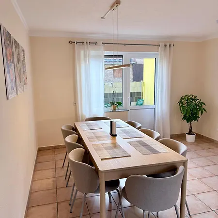 Kleine Vulkanhaus Nyaraló