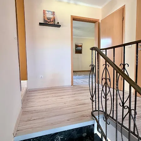 Kleine Vulkanhaus 다운