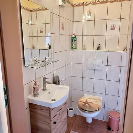 Kleine Vulkanhaus بيت للعطل