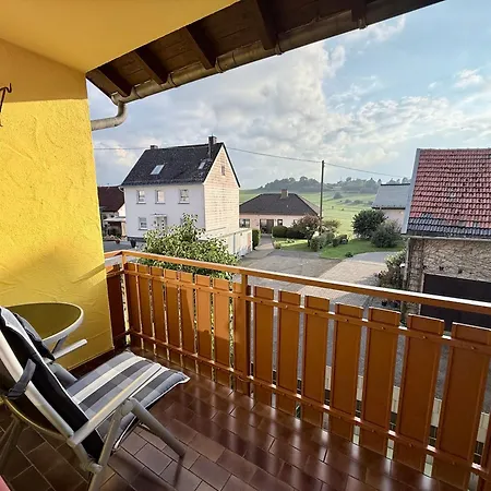 Kleine Vulkanhaus بيت للعطل داون